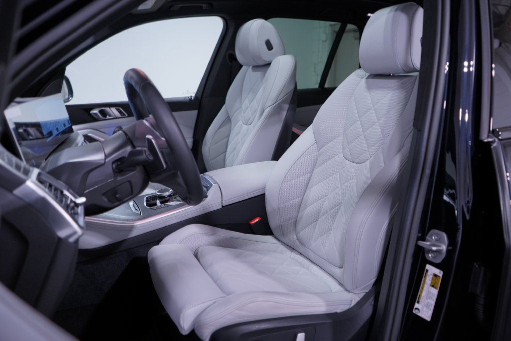 Used 2026 BMW X5 sDrive40i w/ M Sport Package RWD image 7