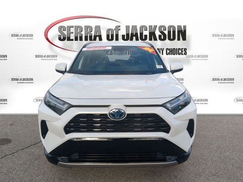 Used 2024 Toyota RAV4 SE image 3