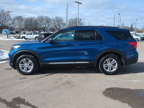 Used 2023 Ford Explorer XLT image 5
