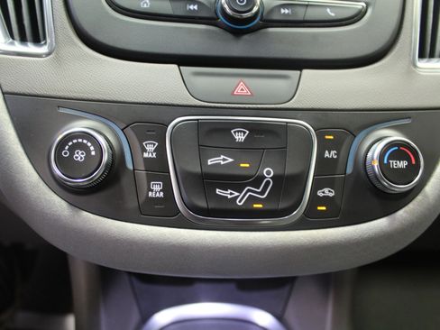 Used 2017 Chevrolet Malibu LT image 15