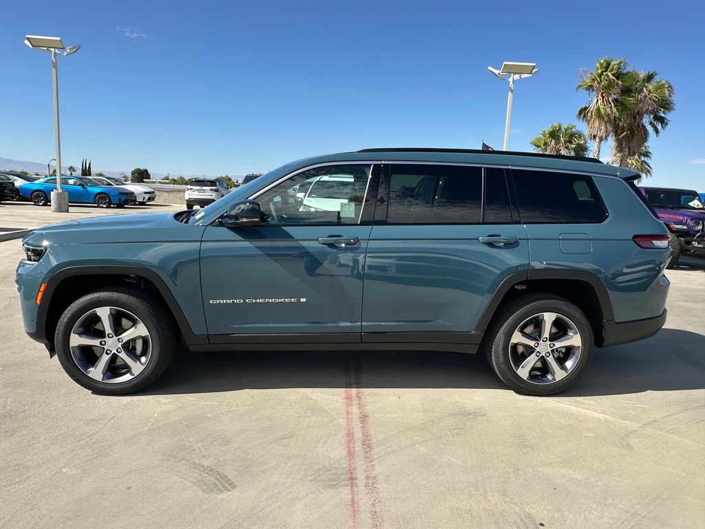 New 2026 Jeep Grand Cherokee L Limited w/ Luxury Tech Group II AWD/4WD image 3