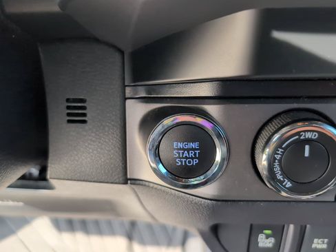 Used 2021 Toyota Tacoma TRD Sport w/ TRD Premium Sport Package AWD/4WD image 25
