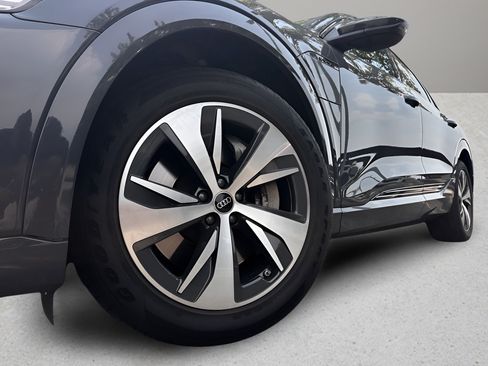 Used 2024 Audi Q8 e-tron Premium AWD/4WD image 25