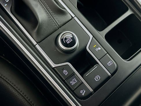 Used 2024 Kia Sorento S image 26