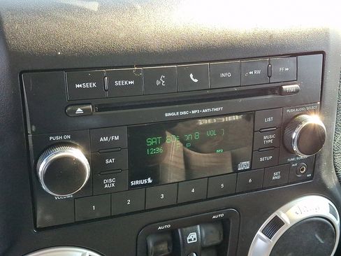 Used 2017 Jeep Wrangler Unlimited Rubicon w/ Cold Weather Group image 17