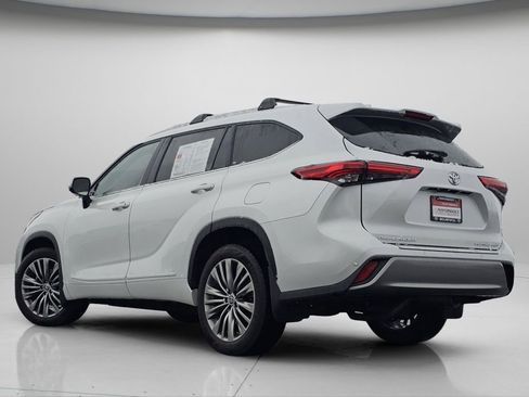 Used 2022 Toyota Highlander Platinum image 25