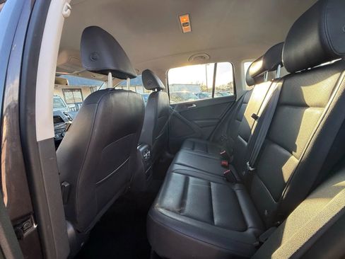 Used 2016 Volkswagen Tiguan S image 16