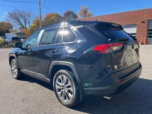 Used 2023 Toyota RAV4 XLE Premium image 3