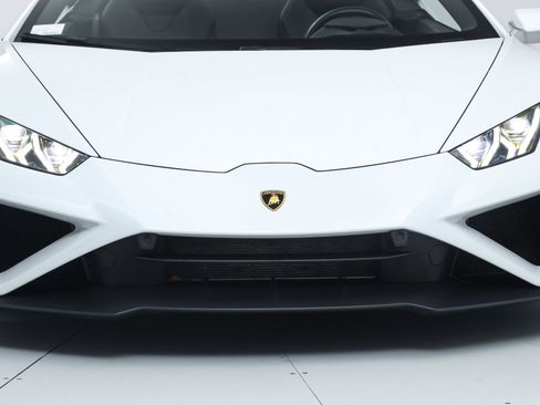 Used 2023 Lamborghini Huracan EVO image 11