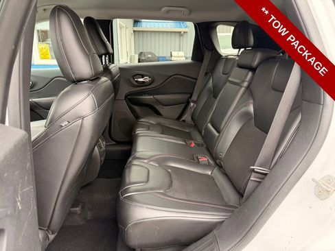 Used 2019 Jeep Cherokee Trailhawk w/ Comfort & Convenience Group AWD/4WD image 15