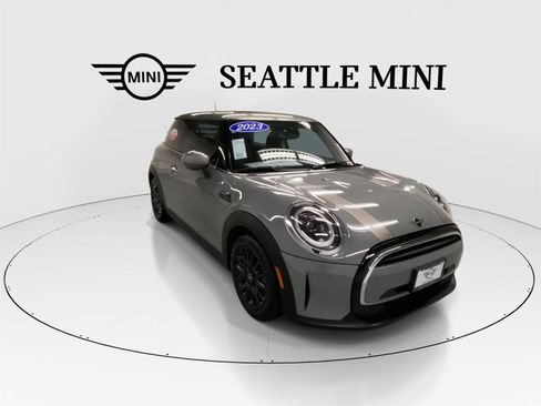 Used 2023 MINI Cooper 2-Door Hardtop image 2