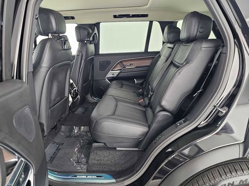 New 2026 Land Rover Range Rover Long Wheelbase SE AWD/4WD image 16