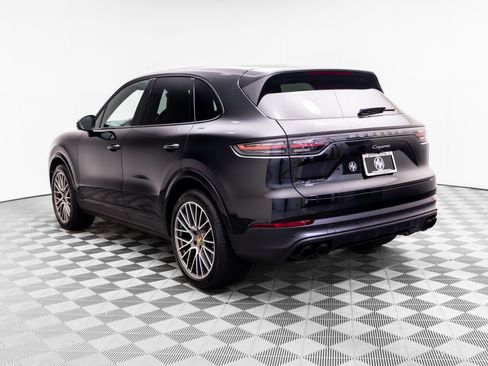 Used 2023 Porsche Cayenne Platinum Edition AWD/4WD image 3
