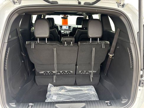 New 2026 Chrysler Pacifica Limited w/ Uconnect Theater Family Group image 11