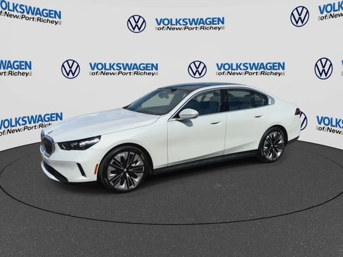 Used 2026 BMW 540i xDrive w/ Executive Package AWD/4WD image 4