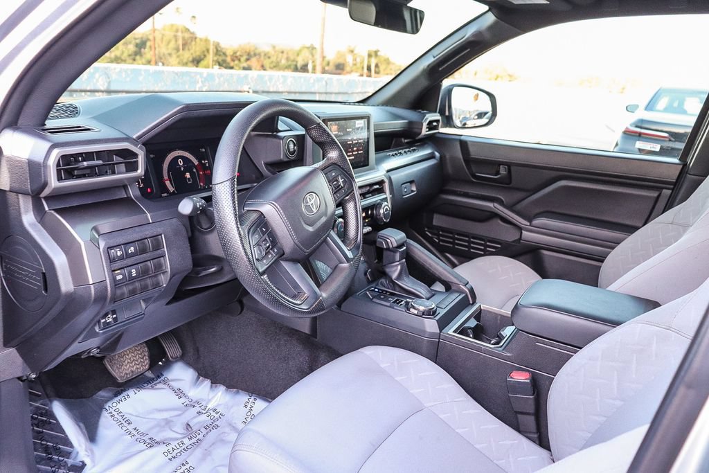 Used 2025 Toyota Tacoma SR5 AWD/4WD image 22