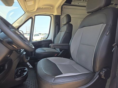 Used 2025 RAM ProMaster 2500 w/ Convenience Group FWD image 10