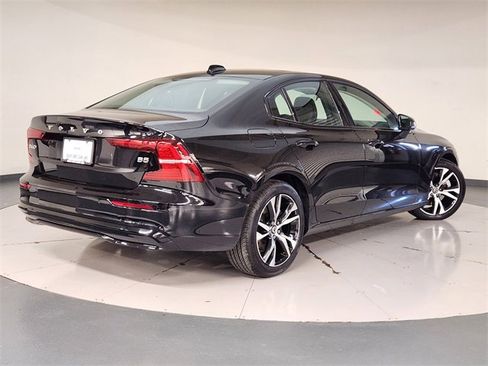 Used 2024 Volvo S60 B5 Core image 2