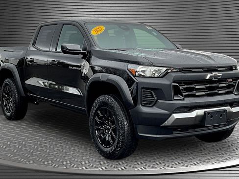 Used 2025 Chevrolet Colorado Trail Boss AWD/4WD image 1