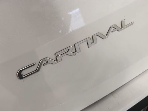 Used 2024 Kia Carnival LX FWD image 28