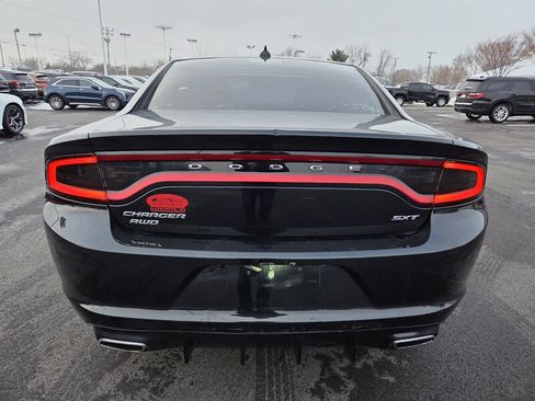 Used 2016 Dodge Charger SXT AWD/4WD image 4