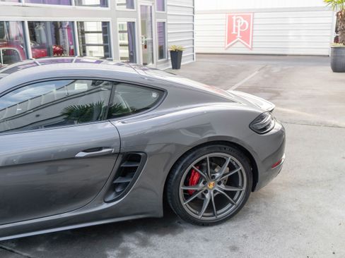 Used 2018 Porsche 718 Cayman GTS image 5