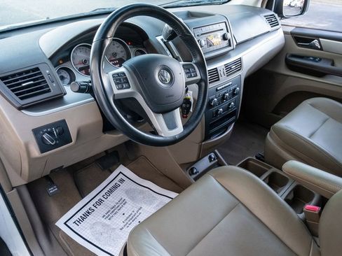 Used 2012 Volkswagen Routan SE image 13
