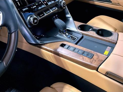 Certified 2025 Lexus LX 700h Luxury image 18