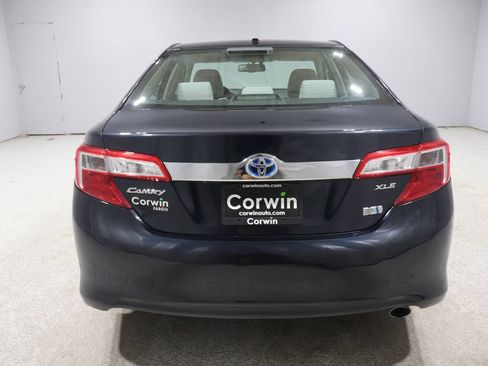 Used 2014 Toyota Camry XLE w/ Leather Package FWD image 3