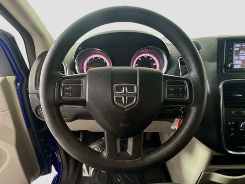 Used 2019 Dodge Grand Caravan SE FWD image 13