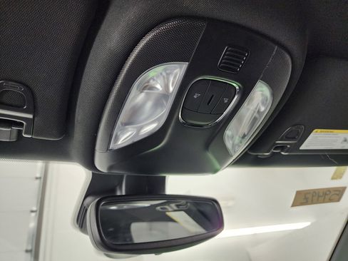 Used 2024 Jeep Compass Latitude image 11