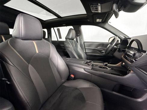 Used 2024 Toyota Grand Highlander AWD Hybrid image 61