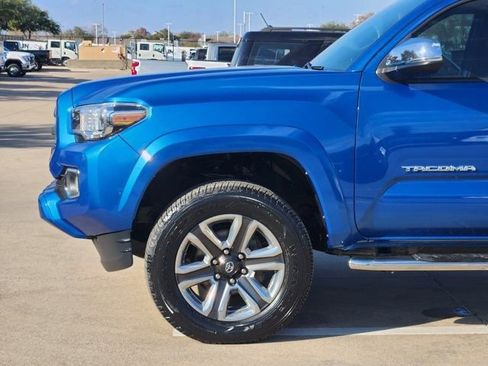 Used 2017 Toyota Tacoma Limited image 16