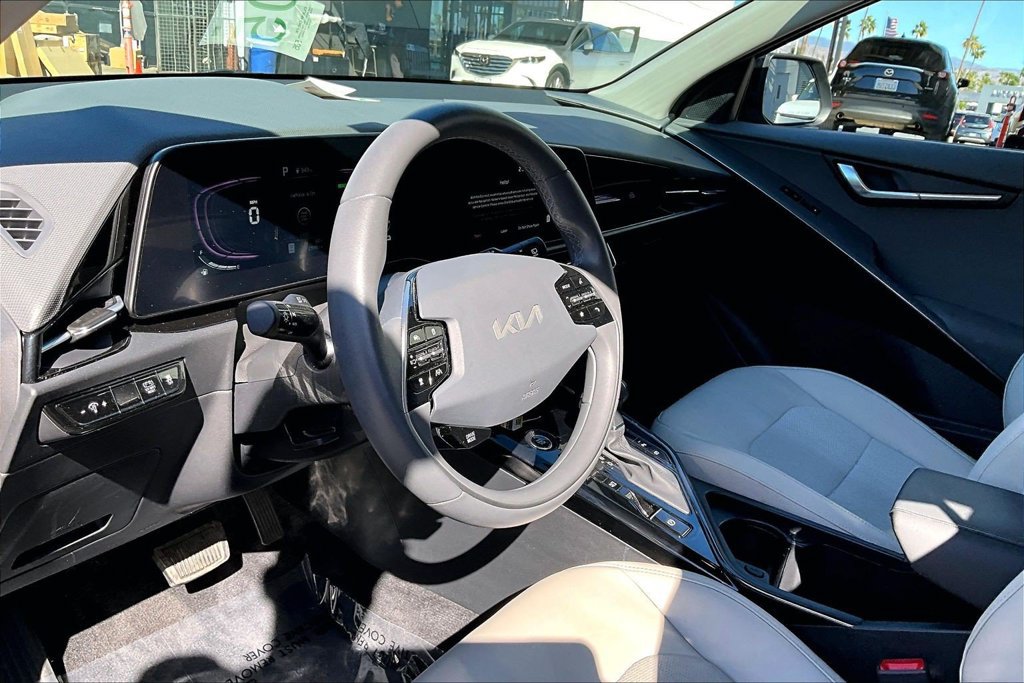 Used 2024 Kia Niro EX FWD image 11