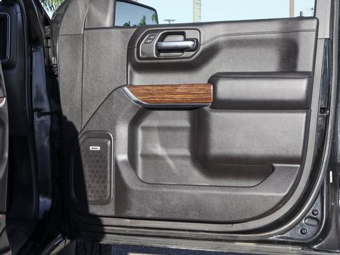 Used 2021 Chevrolet Silverado 1500 High Country w/ Technology Package image 45