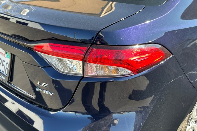 Used 2025 Toyota Corolla LE FWD image 12