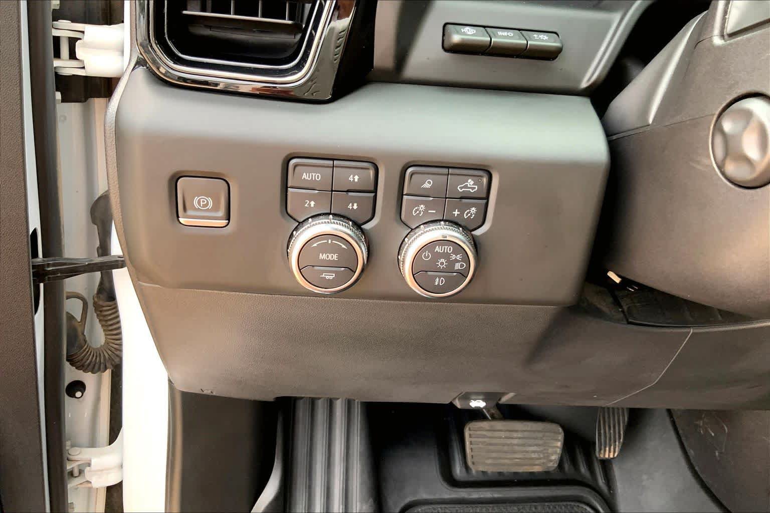 Used 2024 GMC Sierra 1500 AT4 w/ Technology Package AWD/4WD image 33