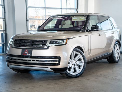 Used 2023 Land Rover Range Rover Long Wheelbase SE image 2