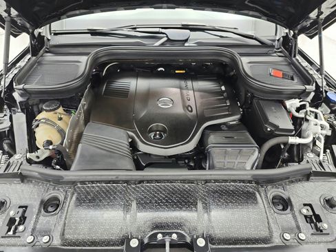 Used 2024 Mercedes-Benz GLS 450 4MATIC image 16