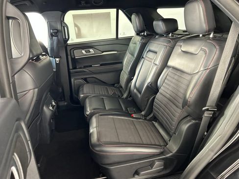 Used 2025 Ford Explorer ST-Line w/ ST-Line Street Pack AWD/4WD image 32