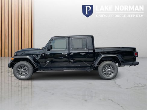 New 2025 Jeep Gladiator Sport image 6