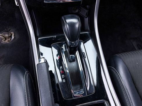 Used 2017 Honda Accord Sport image 19