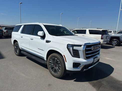 Used 2025 GMC Yukon XL Elevation RWD image 2