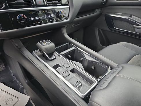 Used 2025 Nissan Pathfinder SV image 37