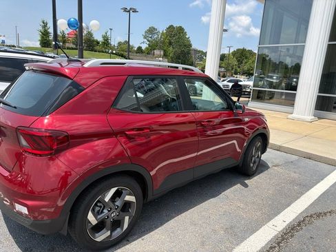 Used 2024 Hyundai Venue SEL FWD image 5