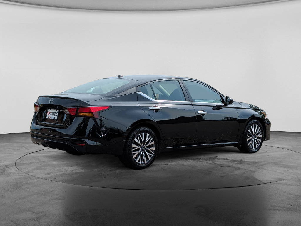 Used 2025 Nissan Altima 2.5 SV FWD image 7
