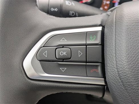 Used 2024 Jeep Compass Latitude image 27