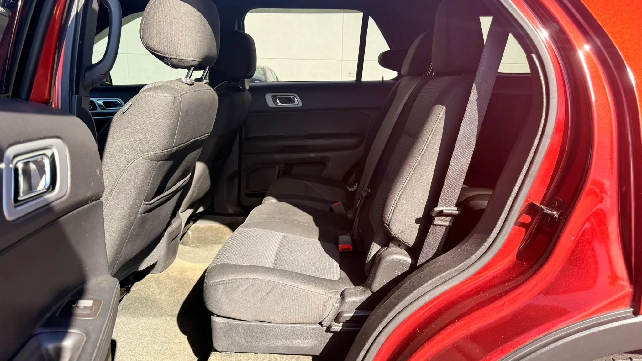 Used 2014 Ford Explorer XLT w/ Equipment Group 201A AWD/4WD image 13
