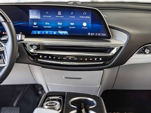 Used 2024 Cadillac Lyriq Sport image 39