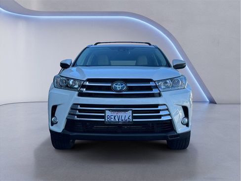 Used 2018 Toyota Highlander Limited w/ Carpet Mat Package (TMS) image 2